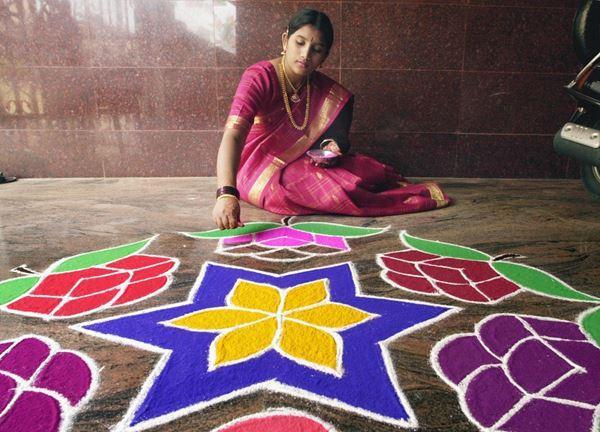 Forme e colori si mescolano per dare vita ad un’incomparabile rappresentazione di arte figurativa: il Rangoli 