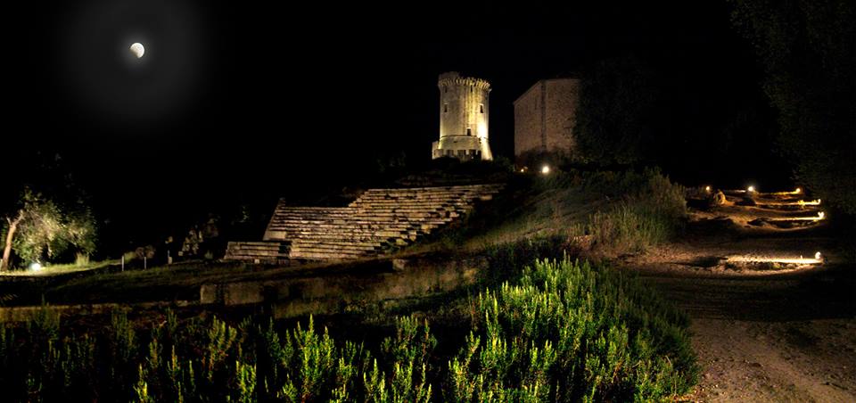 Velia: le strade che si illuminavano alla luce della luna 